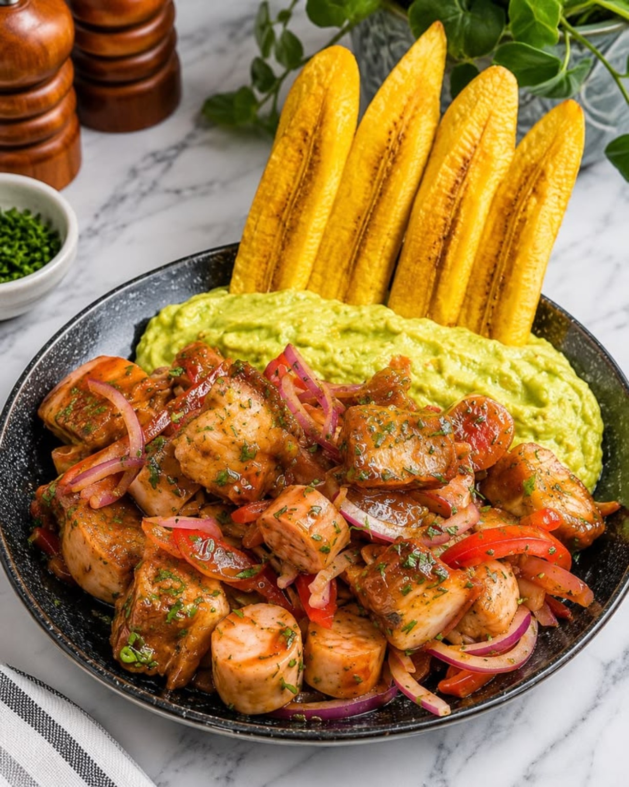 Ceviche coloré et bananes plantain